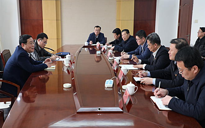 市科技局局長(zhǎng)于秀棟（左一）一行來我公司調(diào)研企業(yè)研發(fā)投入統(tǒng)計(jì)工作和科技政策落地落實(shí)情況。.jpg